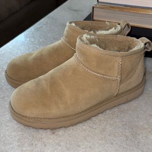 UGG Ultra Short Boots Sz 7 - Mustard Seed